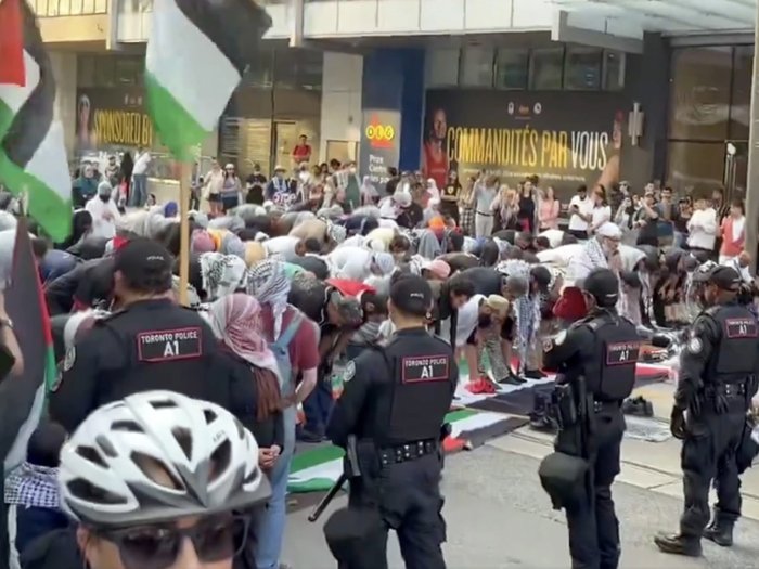 prayer street.jpg